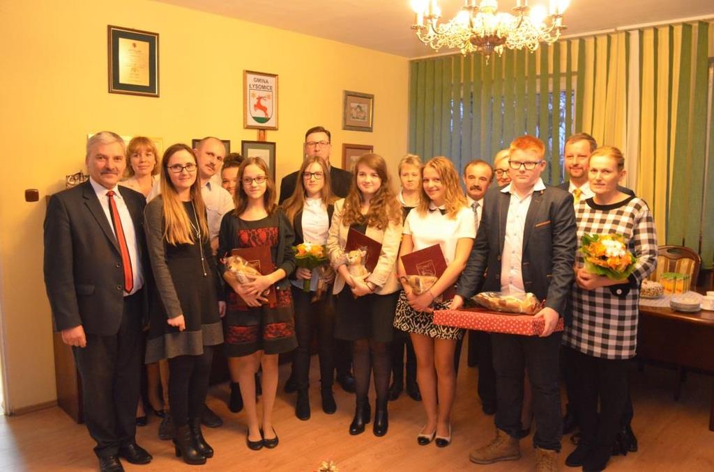 OŚWIATA Stypendium Samorządu Gminy Łysomice w roku 2015 otrzymały: 1. Wiktoria Marcelina Boniek, zamieszkała w Papowie Toruńskim 2.