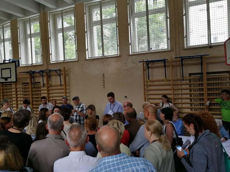 Fot. ZTM O godzinie 20:00 w obecności organizatorów i przedstawicieli mieszkańców urna została otwarta i dokonano wspólnego przeliczenia formularzy przygotowanych przez ZTM oraz ankiet przygotowanych