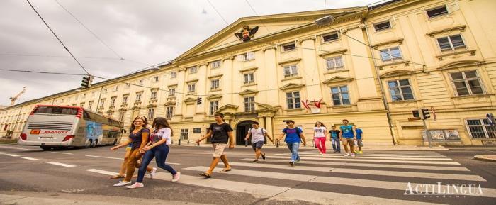 Bliżej Europy Nasza szkoła w roku szkolnym 2016/2017 i 2017/2018 jest uczestnikiem projektu Mobilność kadry edukacji szkolnej. Projekt dofinansowany jest z Funduszy Europejskich (progr.