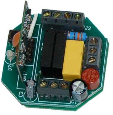 SSN-04R Bezprzewodowy system zdalnego sterowania System radiowy umoŝliwia zdalną obsługę rolet indywidualnych, grup rolet lub wszystkich rolet pojedynczym rozkazem z pilotów PIL-99 i/lub PIL-06 lub