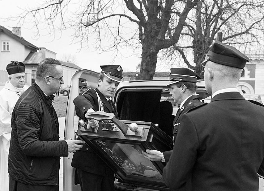 KURIA DIECEZJALNA Fot. 2. Ks. Sylwester Zwolak, dyr.