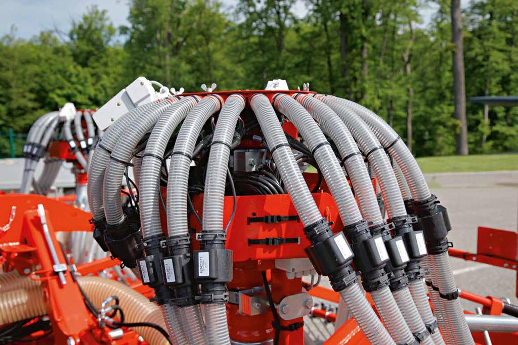 ŚCIEŻKI TECHNOLOGICZNE Zestaw uprawowo-siewny COMBILINER VENTA CSC 6000 umożliwia tworzenie ścieżek technologicznych dla każdej konfiguracji: symetryczne ścieżki technologiczne w 2 x 2 rzędach,