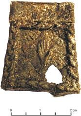 4. nr inw. 53/08. Kaptorga trapezowata, srebro, repusowanie i grawerowanie; wym.: 2,6 3,1 cm; waga 2,96 g (ryc.