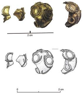 Ryc. 30. Fragmenty paciorka srebrnego, nr inw.