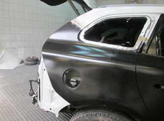 Miejsca cięć i sposoby połączeń poszycia prawego boku nadwozia Volvo XC60 (fotografie własne autora artykułu) Taka sytuacja zaistniała w przykładowym samochodzie Volvo XC 60.