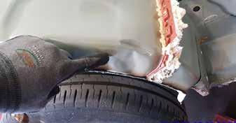 Uszkodzenia nadkola zewnętrznego koła tylnego oraz naprawa nadwozia Volvo XC60 z wykorzystaniem urządzeń do formowania geometrii nadwozia (fotografie własne autora artykułu) środkowego.