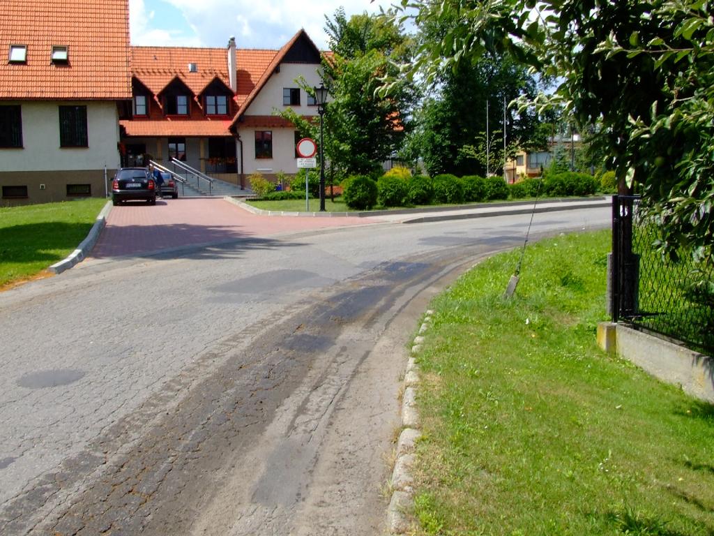 Przebudowa ul. Kościelnej w Brzeszczach wraz z oświetleniem Inwestor: Gmina Brzeszcze Wykonawca: REZBUD P.U.H. Eugeniusz Rezik Janowice Koszt robót budowlanych 1.444.