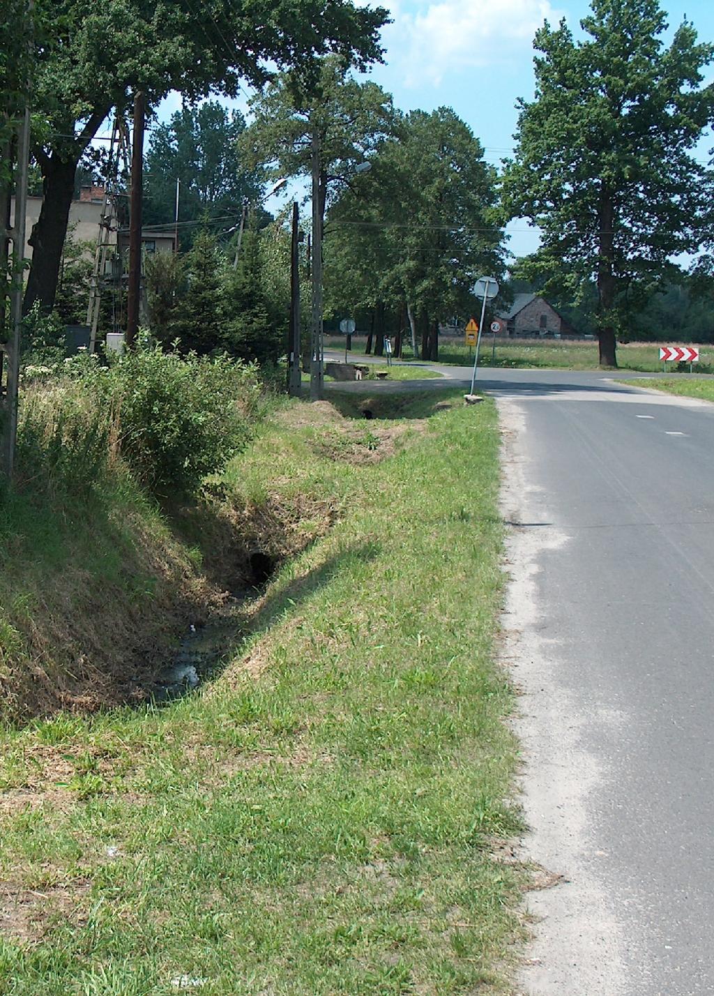 Budowa kanalizacji deszczowej ul. Bór wraz z budową chodnika Zakres robót: 1) Kanalizacja deszczowa (dł. 270m, dł. przykanalików: 51m, studnie rewizyjne: 9szt, studzienki ściekowe: 11szt.