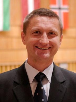 Koncertuje w najważniejszych centrach kulturalnych Europy, jak również w Ameryce Południowej, USA, Rosji czy Azji.