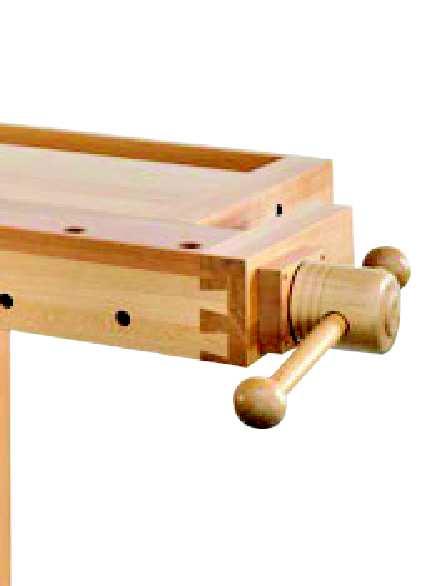 Stół wykonany jest z litego drewna bukowego z blatem o grubości 80 łączonym na jaskółczy ogon. Przedni docisk ma 780 długości i 100 grubości.
