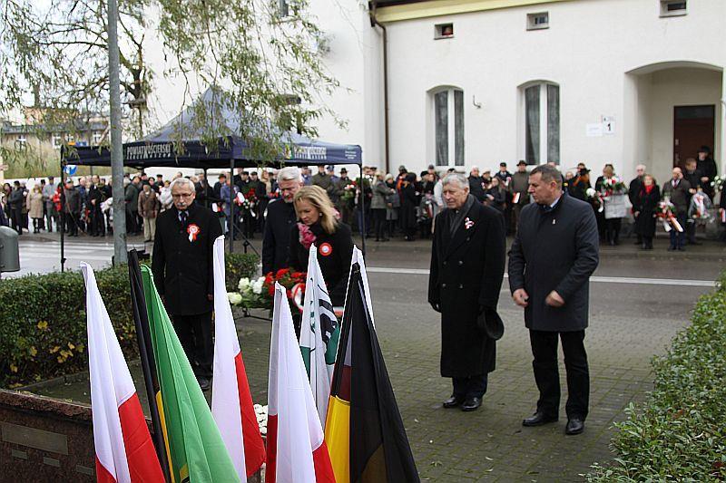 Uczczono 99. rocznicę odzyskania przez Polskę Niepodległości 11 listopada br. odbyły się Powiatowe Obchody Narodowego Święta Niepodległości.