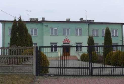 oświatową: Zespół Szkół w Wilczycach, Zespół Szkół w Radoszkach, Zespół Szkół w Łukawie, Szkoła Podstawowa w Darominie, Gimnazjum w Darominie,