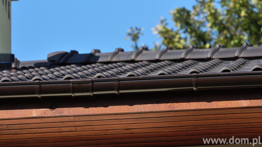 Podsufitka dachowa: 7 najczęstszych pytań o podbitkę dachową Podbitka dachowa, zwana też podsufitką, to element służący zabudowaniu okapu dachu na zewnątrz budynku.