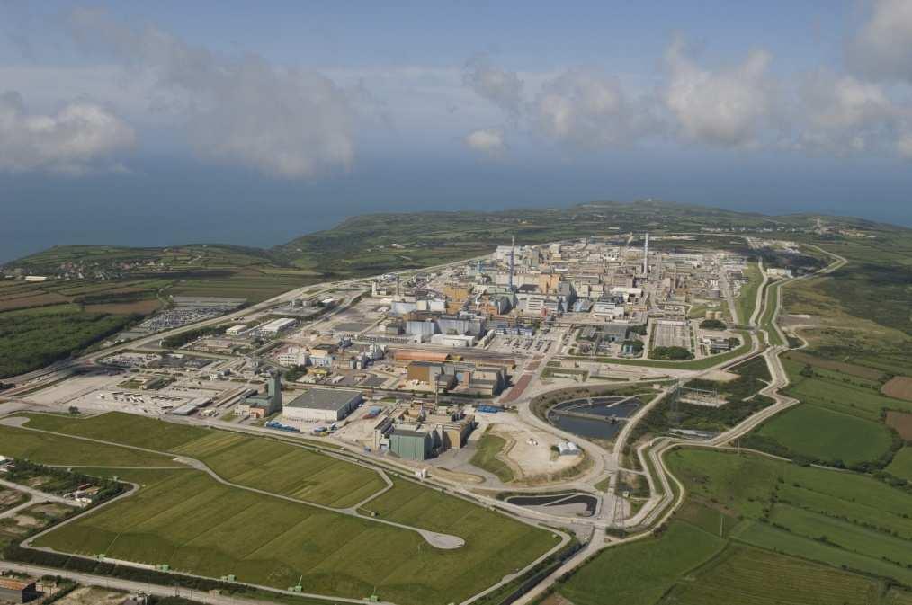 La Hague największy na świecie producent paliwa jądrowego i zakład przerabiający wypalone paliwo jądrowe dziennie 60 próbek 190 analiz 35 zdolność produkcyjna - 1700 t zużytego palowa;