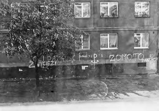 kwiaty, intonował pieśni.