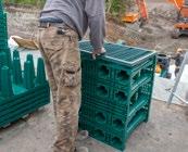 Analogiczne użycie także w przypadku ścianek ażurowych do półbloków. Wskazówka W przypadku instalacji z narożem wewnętrznym po jednej stronie stosuje się krótsze ścianki boczne.