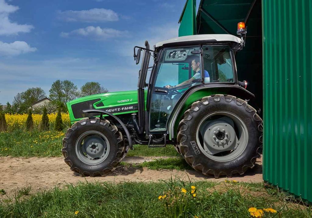 3 4-5 Dźwignie sterowania układu hydraulicznego. Tylny podnośnik ze sterowaniem mechanicznym. Zaczep manualny i ramiona podnośnika.