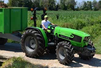 Zależnie od wersji wyposażenia i rodzaju skrzyni biegów, napęd na 4 koła i blokada mechanizmów różnicowych uruchamiane są mechanicznie dźwigniami (30 km/h) lub elektrohydraulicznie przyciskami