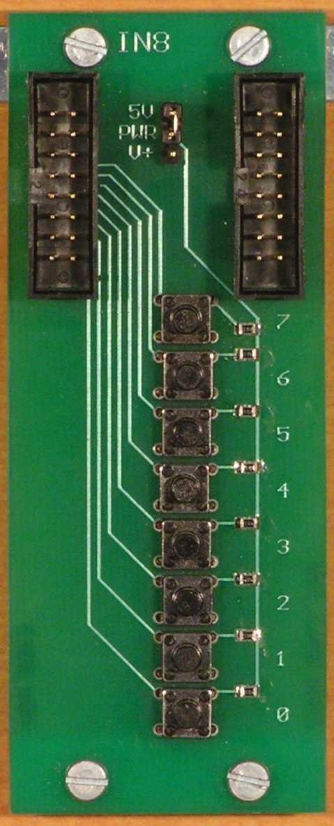 SML3 październik 2005 27 120_IN8 Moduł zawiera 8 monostabilnych wyłączników, które mogą służyć jako źródło sygnałów wejściowych dla układów cyfrowych, zwłaszcza dla mikrokontrolerów.