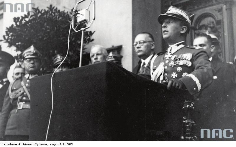 październik 1938 roku.