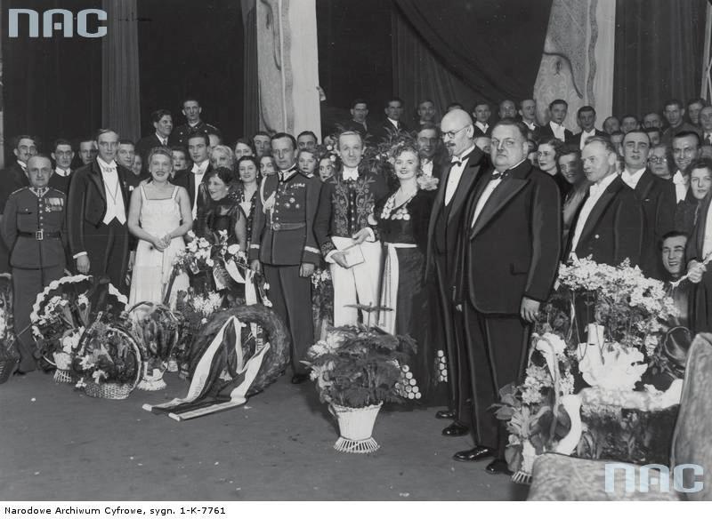 Na sąsiedniej stronie: W październiku 1938 roku w Bydgoszczy odbyły się VIII Jeździeckie Mistrzostwa Polski. Gen. Grzmot-Skotnicki brał w nich udział jako uczestnik biegu myśliwskiego.