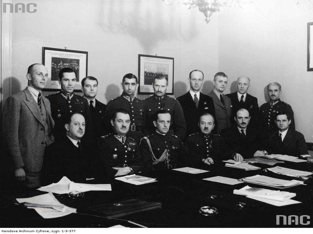 Uczestnicy obrad zarządu Polskiego Związku Jeździeckiego (1936 rok). Widoczni m.in.: gen.