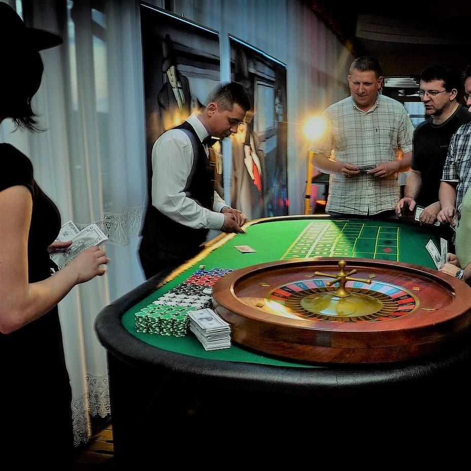 CASINO CORLEONE Prezentujemy najbardziej uniwersalną propozycję wieczorną stworzoną z myślą o swobodnym udziale w atrakcjach związanych ze światem kasyna.