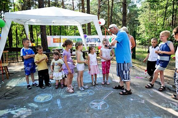 Kolejno następowały liczne konkursy i zabawy z nagrodami, pokaz