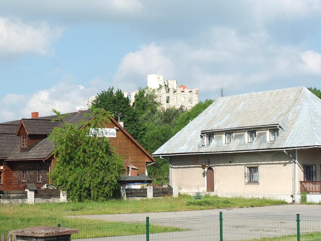 Zagrożenia dla elementów krajobrazu: Zarastanie oraz zabudowa terenów przedpoli widokowych, może spowodować częściowe lub całkowite przysłonięcie panoramy