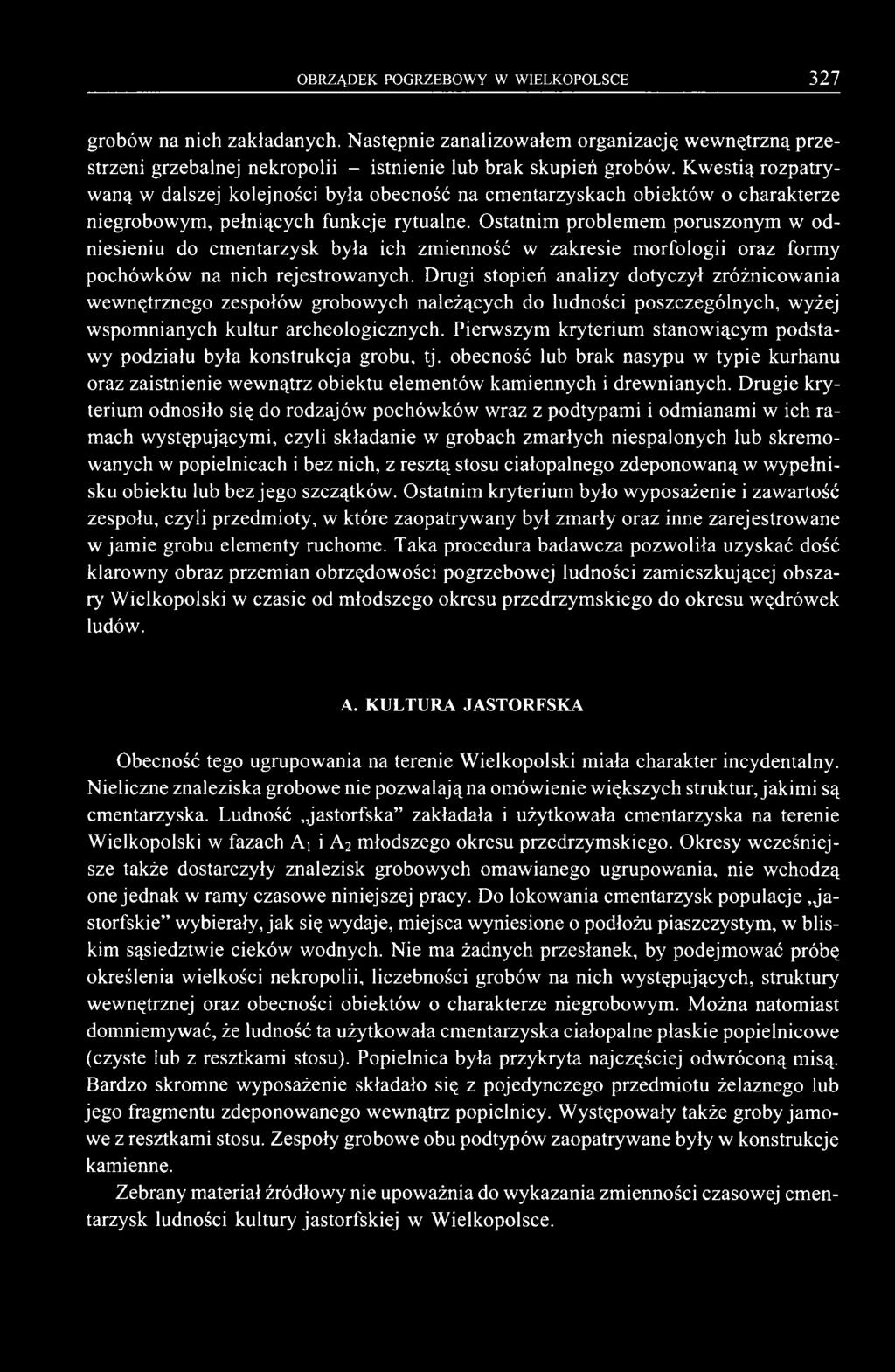 Pierwszym kryterium stanowiącym podstawy podziału była konstrukcja grobu, tj. obecność lub brak nasypu w typie kurhanu oraz zaistnienie wewnątrz obiektu elementów kamiennych i drewnianych.
