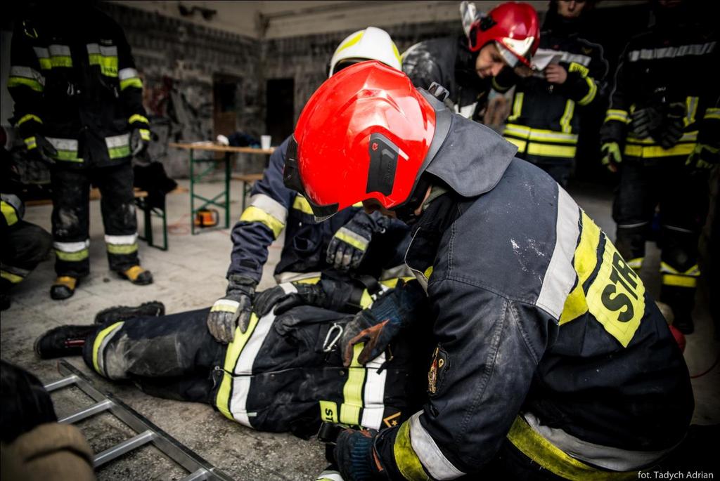 AD.2 Denver Drill metoda ewakuacji z piwnic i parterowych okien (sięgających od zewnętrznej strony do