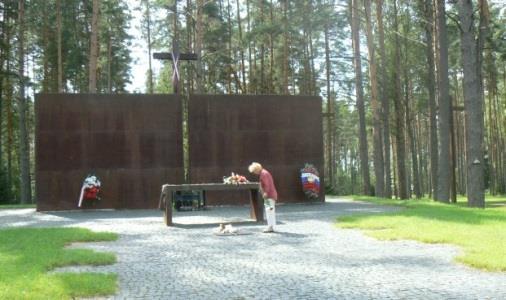 Spotkanie odbyło się przy naszym okrągłym stole na zewnątrz kafeterii. Profesor odpowiadał na pytania.