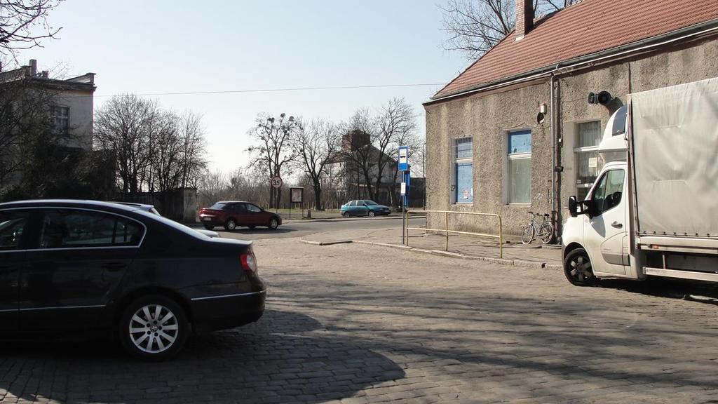 Rysunek 40 Większość przystanków autobusowych na dworcu
