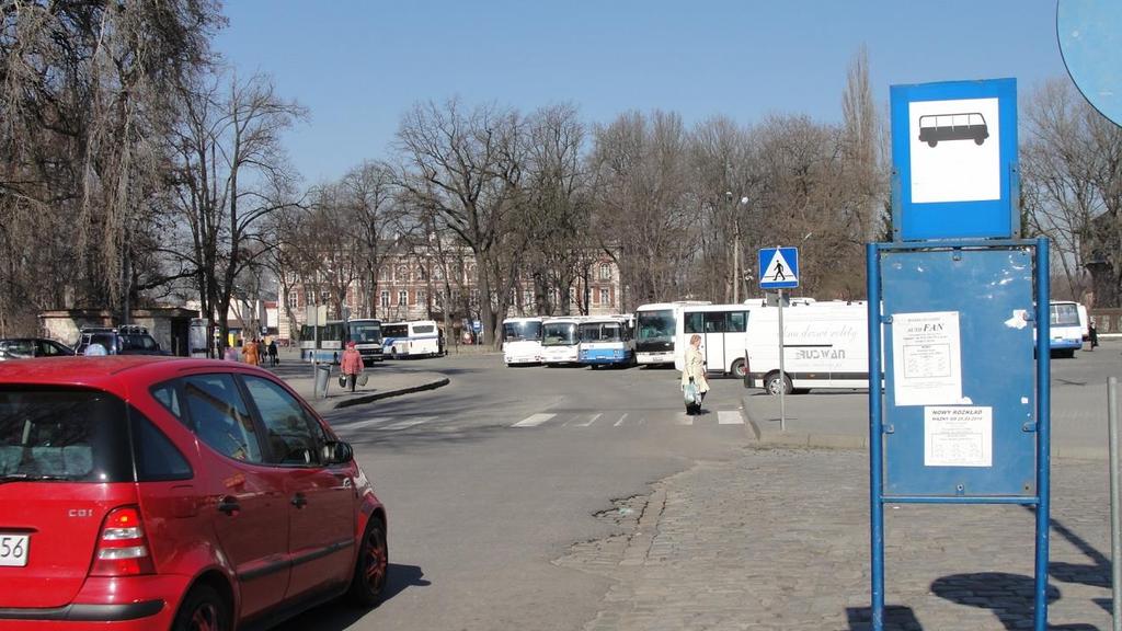 Rysunek 45 Plac autobusowy zapewnia wiele miejsc