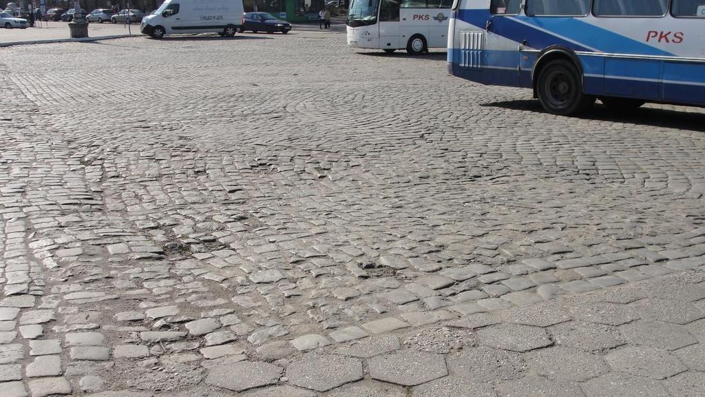 Rysunek 51 Plac dworca autobusowego wyłożony jest