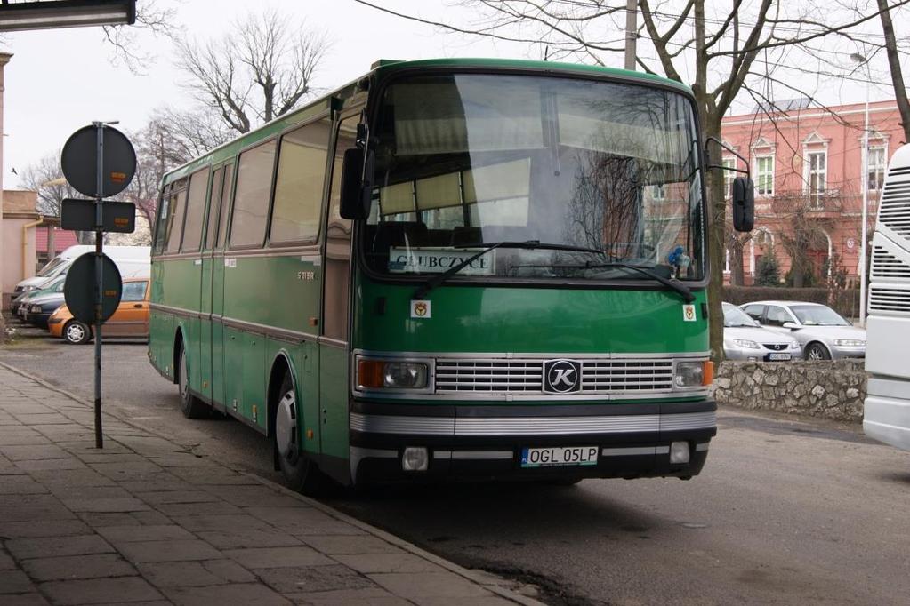 Lp. Z Do Dzień roboczy Sobot a Niedziela 54 Kietrz Rynek Źródło: Opracowanie własne Uciechowice przez Ściborzyce Wielkie 1 0 0 W weekendy PKS Głubczyce Sp. z o.o. obsługuje zaledwie kilkadziesiąt kursów, 24 kursy przypadają na soboty, natomiast 19 kursów odbywa się w niedziele (dla porównania autobusy w dni robocze kursują łącznie 135 razy dziennie).