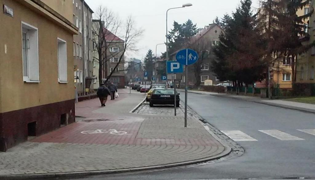 Rysunek 103 Ścieżka rowerowa z kostki brukowej dzielona z
