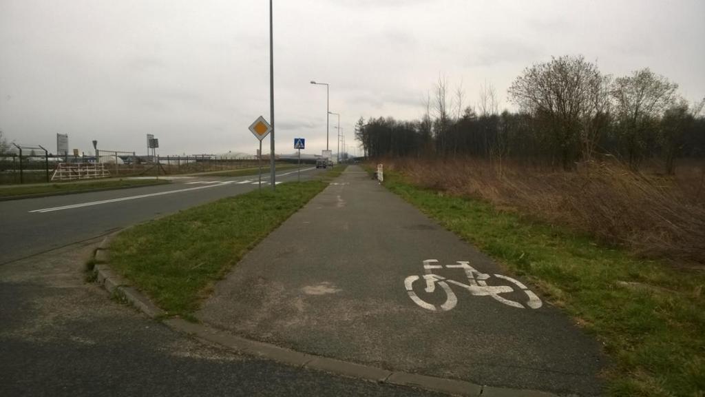 Rysunek 106 Ścieżka rowerowa przy ul.