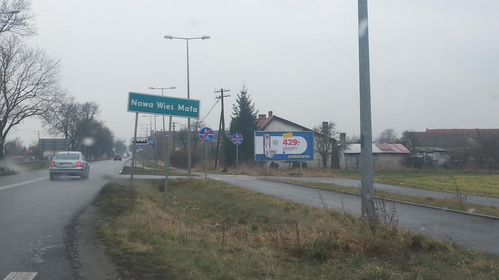 Dokumentacja fotograficzna ścieżki rowerowej w pasie drogowym drogi wojewódzkiej nr 401 Rysunek 115 Ścieżka rowerowa w pasie drogi wojewódzkiej 401 - u wylotu z miejscowości Grodków Źródło: