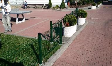 Na terenie Osiedla wykonane zostały drobne prace polegające m.in. na odgrodzeniu części terenu rekreacyjnego ogrodzeniem systemowym, wykonaniu zabezpieczenia trawników palisadami. W dniu 15.10.