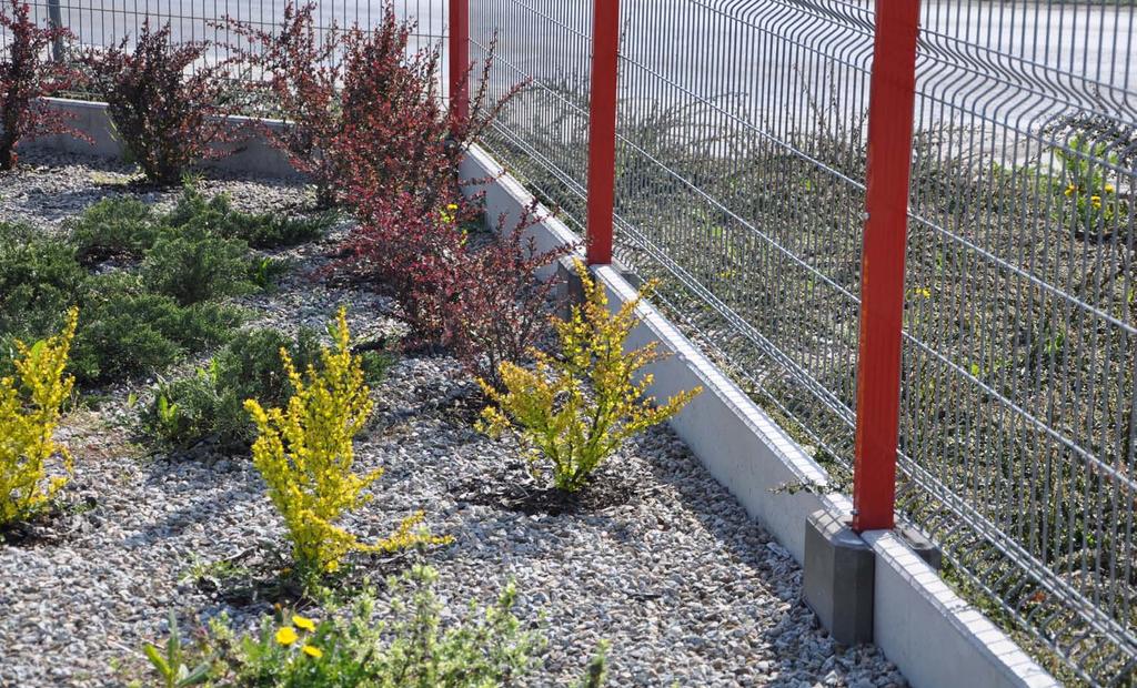 Zastosowanie podmurówek betonowych przy budowie ogrodzenia to doskonały sposób na