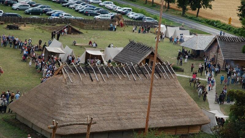 Wioska Gotów skansen dostępny dla zwiedzających od maja do października.