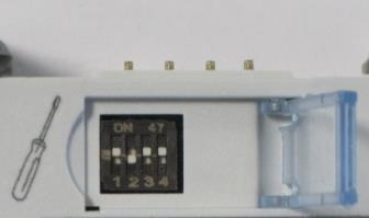 przełączniki typu DIP mogą być ustawiane przy pomocy wkrętaka Zalecane narzędzia:. Do zacisków: Pozidriv n 1 lub wkrętak płaski 4 mm.. Do montażu: wkrętak płaski 5.5 mm (6 mm maks.).
