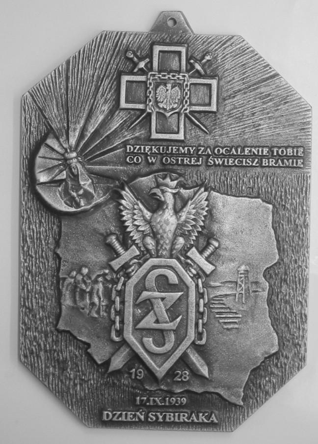 Golgota Wschodu w medalierstwie... 23 Inicjatywy w zakresie emisji medali upamiętniających represje stalinowskie rodziły się również poza warszawskim środowiskiem numizmatycznym.