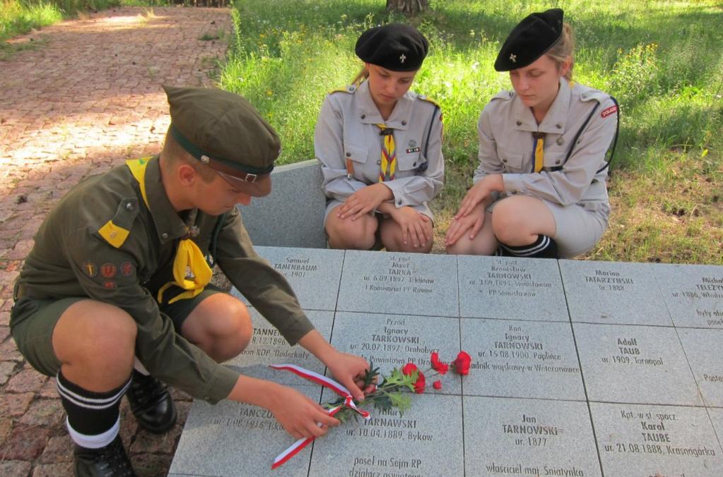 Delegacja harcerzy na Ukrainie Wyprawa na Ukrainę śladami Operacji Polskiej NKWD 1937-1938 W dniach 11-17 sierpinia delegacja Niezależnego Związku Harcerstwa Czerwony Mak wzięła udział w wyprawie
