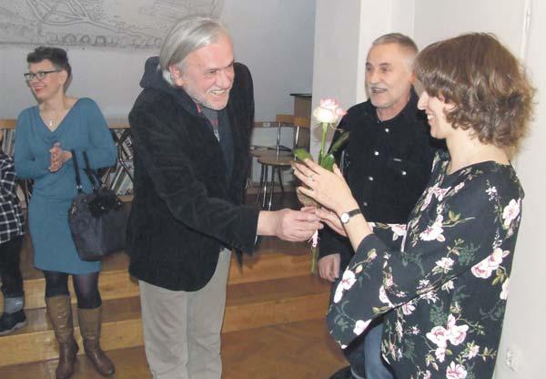 Bardzo często fotografia jest punktem wyjścia do wykonania linorytu wyjaśnia. Praca nad linorytem jest bardzo żmudna.