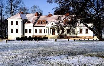 Niemojowscy herbu Wierusz od wieków związani z Wielkopolską wywodzą swój rodowód od przodka żyjącego w czasach króla Władysława Jagiełły.