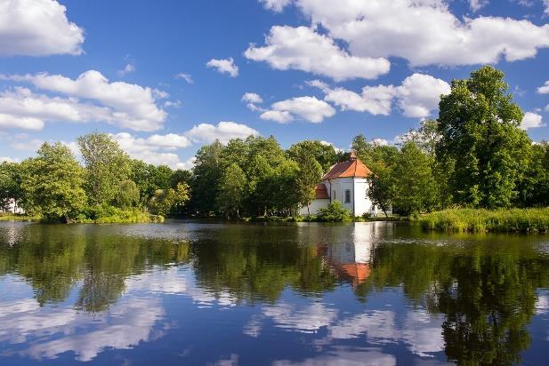 Najważniejsze atrakcje Roztoczański Park Narodowy Roztocze to pasmo malowniczych wzgórz ciągnących się od Kraśnika aż po Lwów.