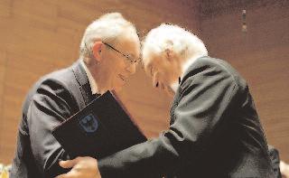 125 Lu dwi ga van Beetho ve na za brzmia y w wy ko na niu Or - kie stry Sym fo nicz nej i Chó ru Fil har mo nii l skiej oraz so li stów: Ma go rza ty Kne -Aj du kie wicz (so pran), An ny Lu ba skiej
