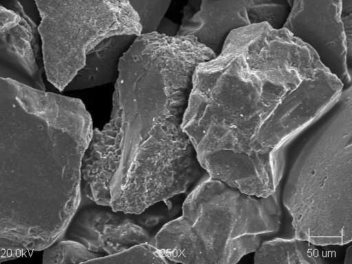 prędkości 6500 obr/min: a) pow. 50x, b) pow. 250x, c) pow.1000x. Podobną sytuację stwierdzono takŝe dla frakcji 0,4 mm.